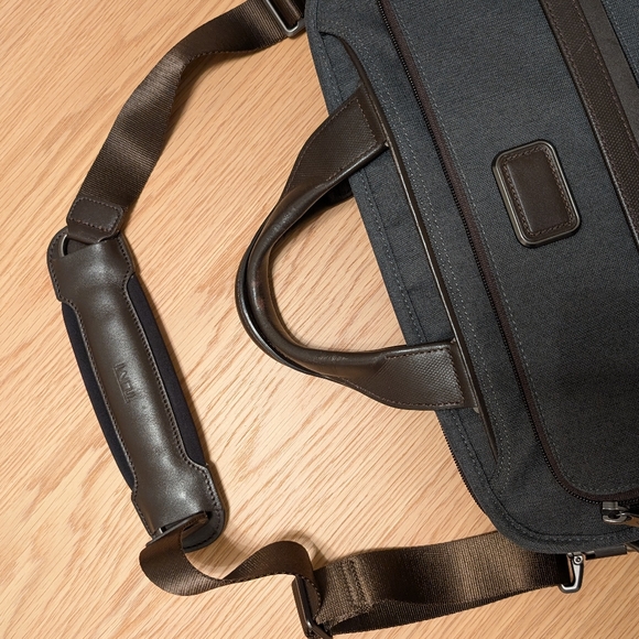 TUMI Alpha 3 Triple Compartment Briefcase/Computer Bag - Picture 3 of 10